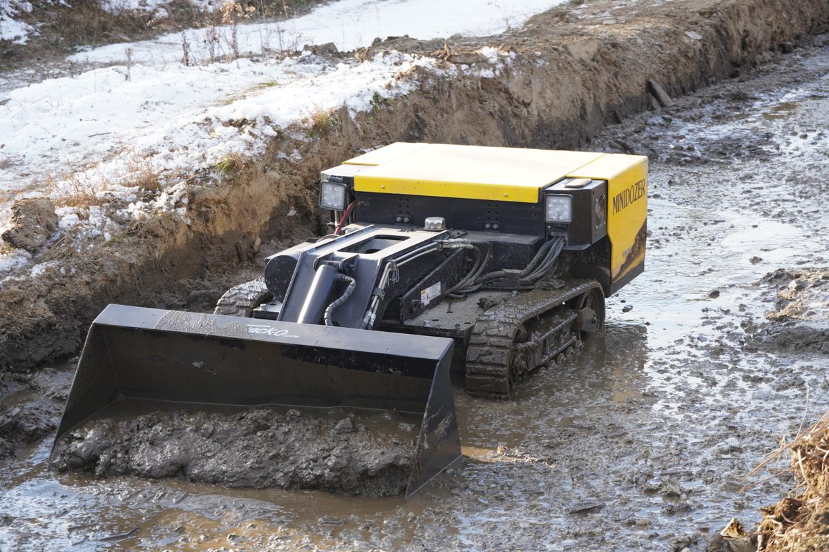 Remote-controlled Mini-Loader Dirt Lanscaping
