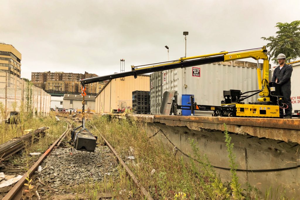 Distribution Center Train Machine Railway material handling equipment | Movex Innovation