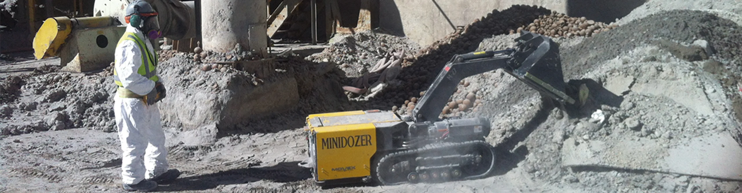 Confined spaces minidozer electric remote-controlled
