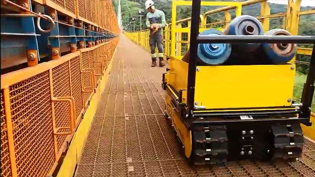 Stairclimber for conveyor maintenance