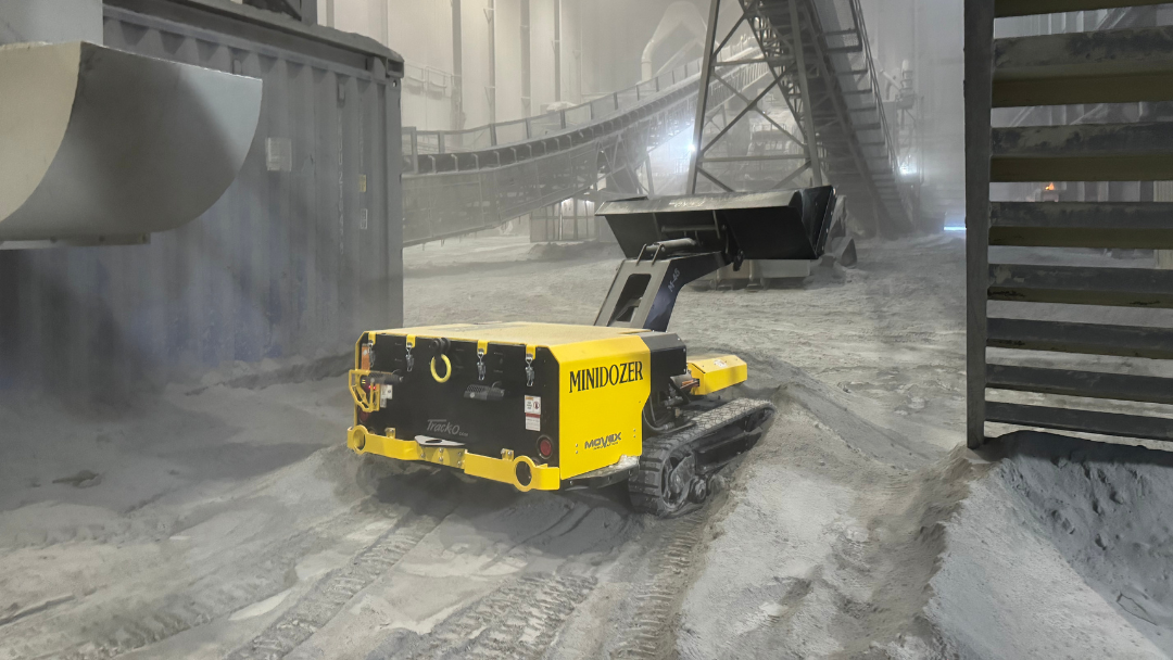 MINIDOZER Cleaning Iron Ore